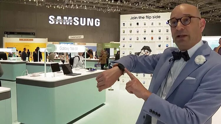 تلویزیون عظیم که در هر خانهای جا نمیشود/ رونمایی از آینده لوازم خانگی/ عکس