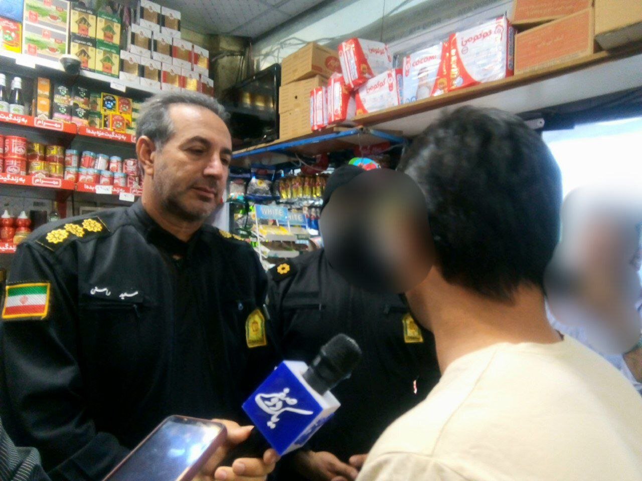 دستگیری اراذل زورگیر و قدرت نما در خیابان زمزم تهران/ عکس