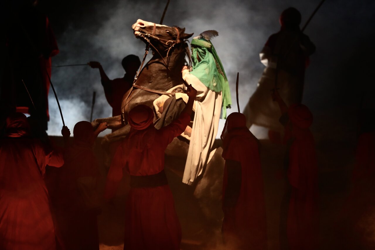 «تنهاتر از مسیح» با استفاده از تجهیزات بهروز اجرا میشود/ دکوری عظیم را در ۴۰ ثانیه وارد صحنه و خارج میکنیم