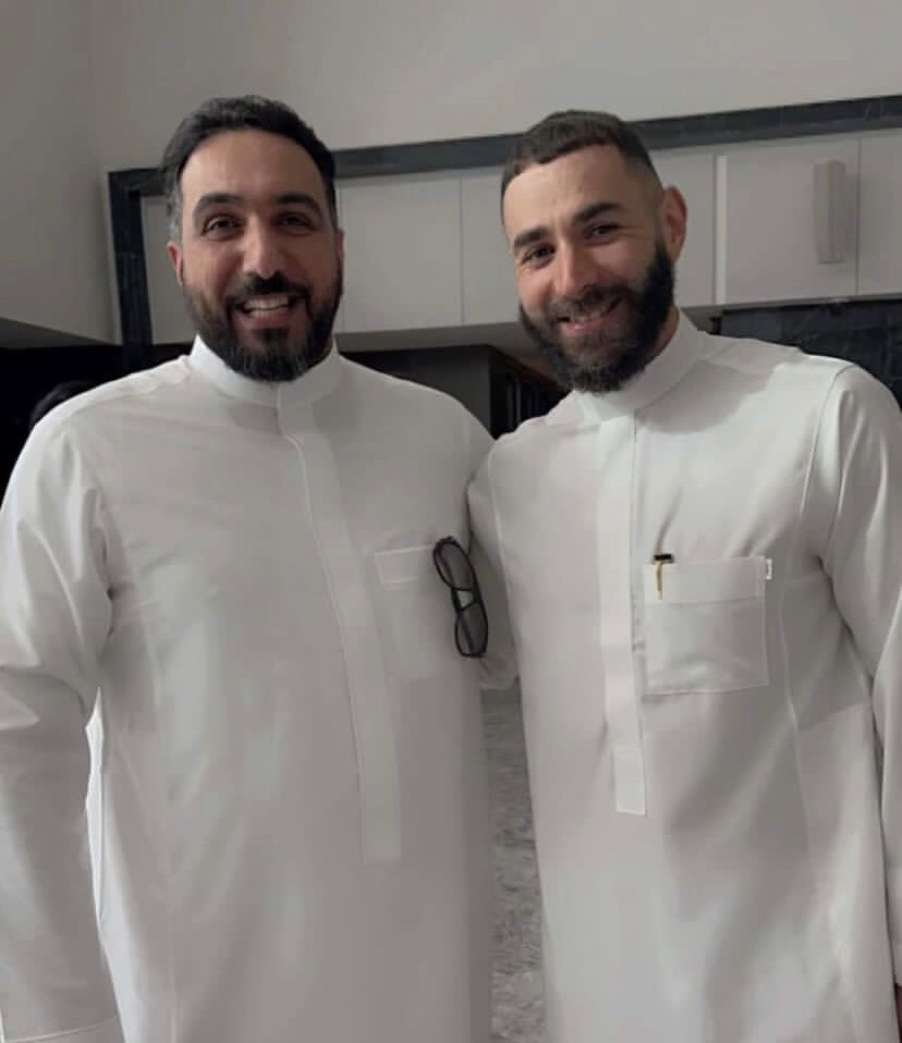 عکس| کریم بنزما در لباس عربی سوژه شد!