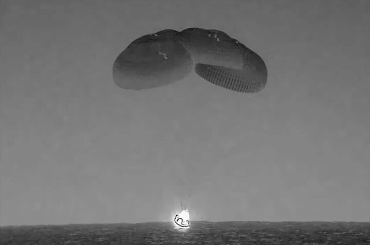 لحظه به زمین رسیدن کپسول فضانوردان ماموریت کرو-۶