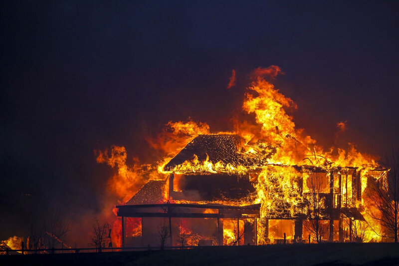 ببینید | آتش سوزی عظیم مواد شیمیایی و نفتی در کوئینز، نیویورک!