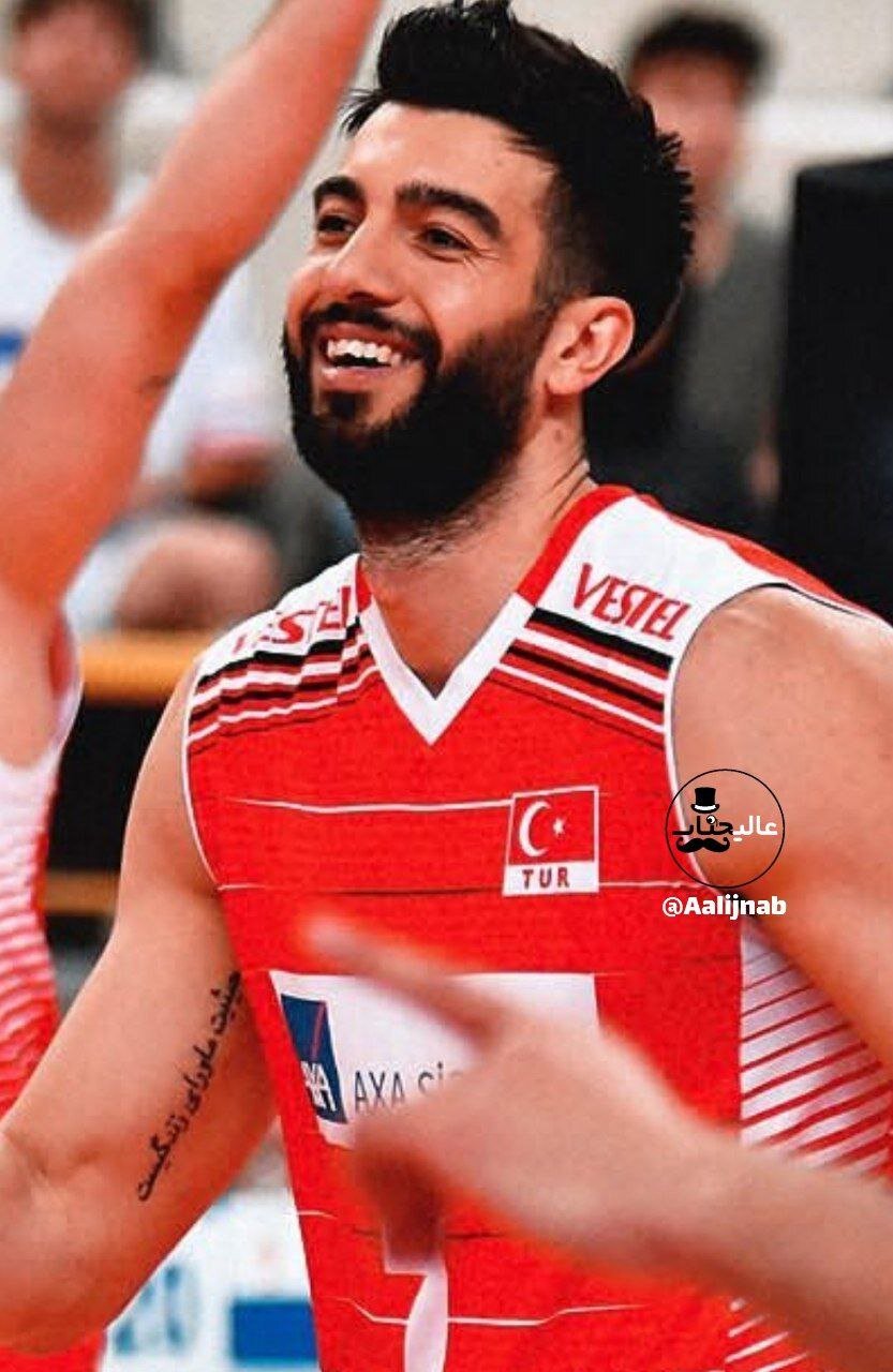 عکس | خالکوبی فارسیِ بازیکن والیبال تیم ملی ترکیه