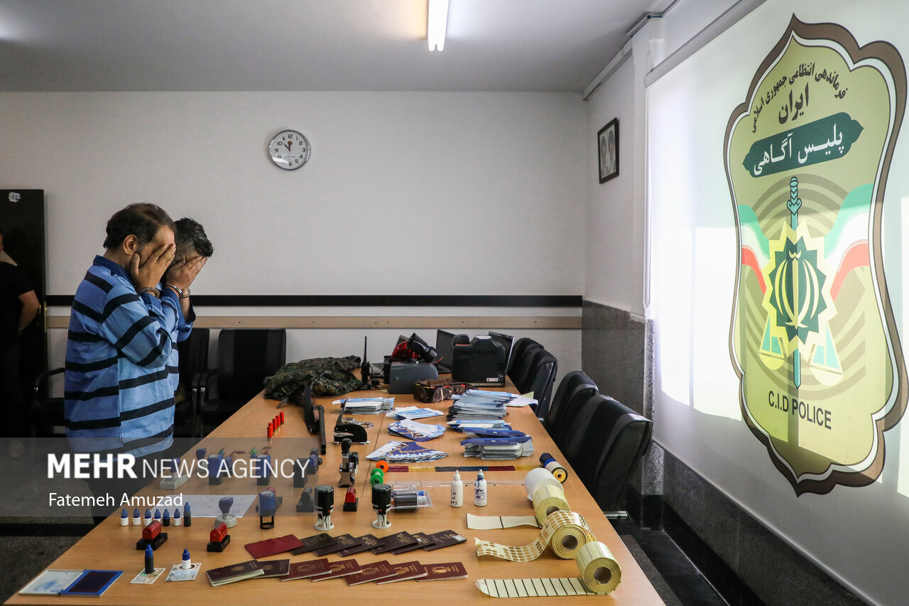 جاعلان ویزای اقامت در دام پلیس/ مراقب تبلیغات مجازی باشید