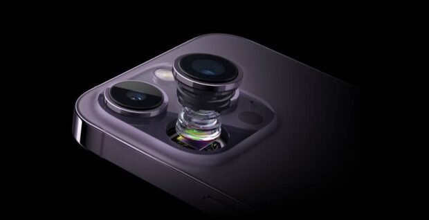 یک عکاس حرفهای از آیفون 15 روی برگرداند