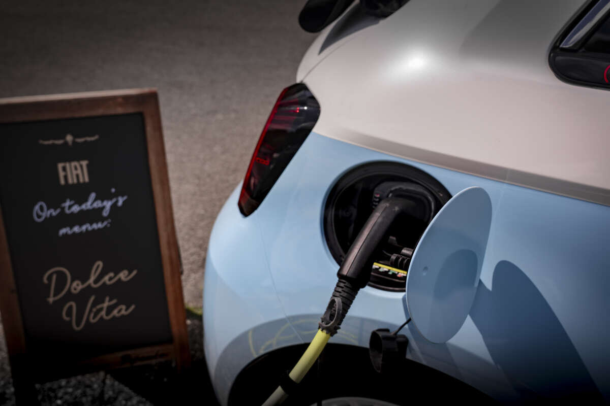 خودروی عجیبی که برای علاقهمندان به بستنی ساخته شده!/ عکس