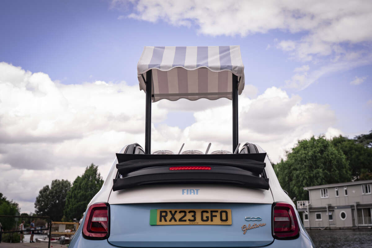 خودروی عجیبی که برای علاقهمندان به بستنی ساخته شده!/ عکس