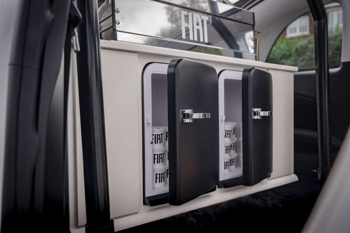 خودروی عجیبی که برای علاقهمندان به بستنی ساخته شده!/ عکس