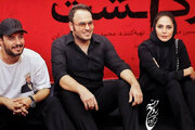 عکس | خنده‌های صمیمانه جواد عزتی و رعنا آزادی‌ور با استایل‌هایی کاملا متفاوت