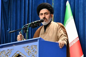 خیانت بزرگ مسئولان از نگاه یک امام جمعه /پس لرزه های ممنوعیت حضور دختران مسلمان با لباس بلند و عبا در مدارس فرانسه