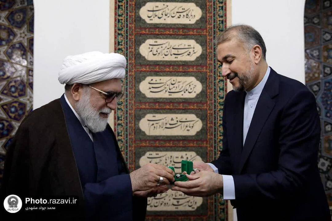 امیرعبداللهیان به زیارت امام رضا (ع) مشرف شد/ دیدار با آیتالله علمالهدی
و تولیت آستان قدس رضوی