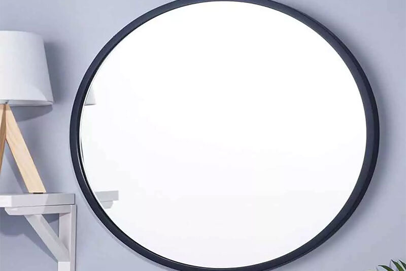 اولین مواجهه با خود؛ وقتی در آینه نگاه می‌کنیم واقعا چه می‌بینیم؟