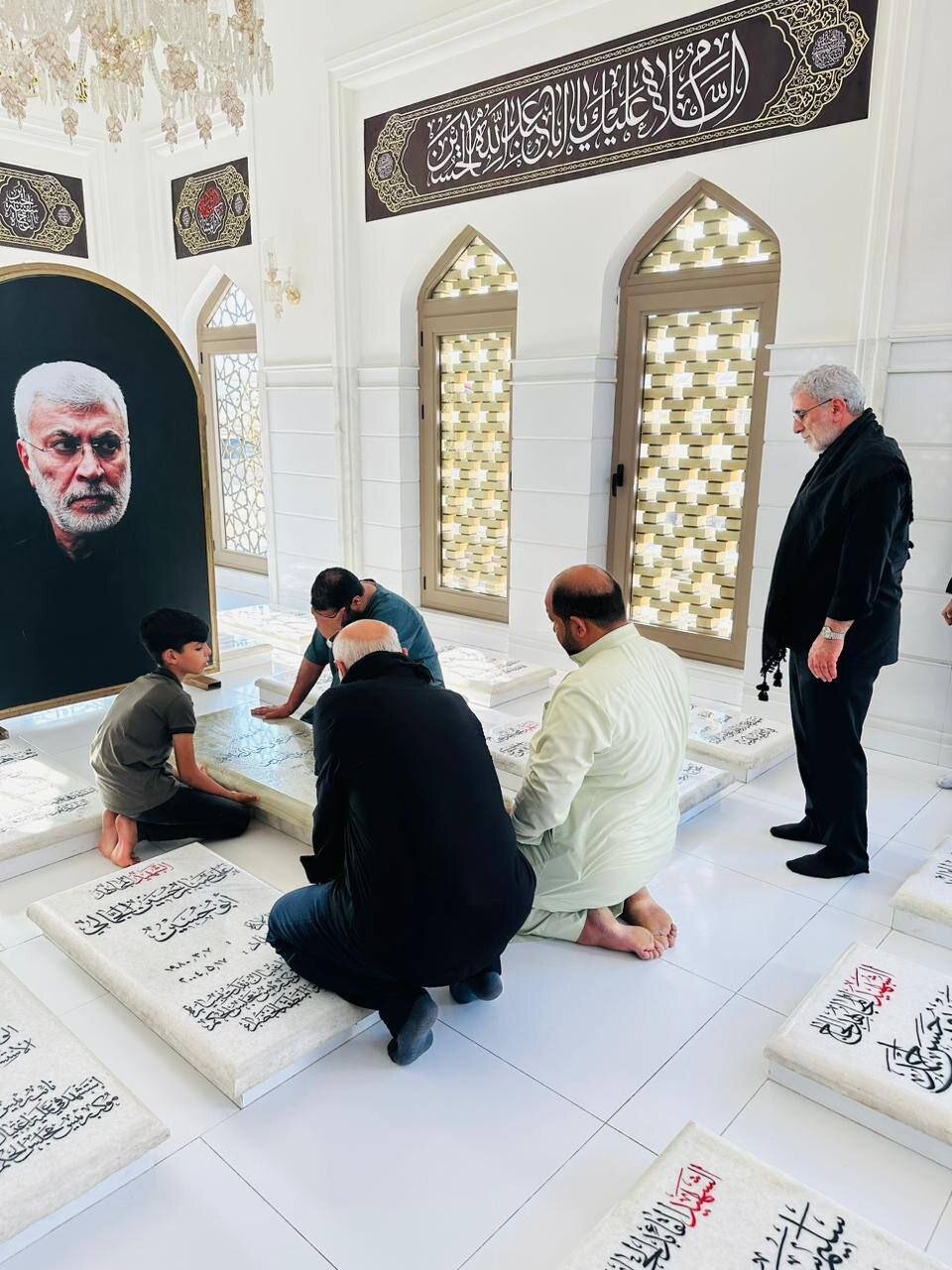 حضور سردار مشهور سپاه در آرامگاه شهید عراقی+عکس