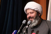 ببینید | ویدیوی جنجال‌ساز روحانی نزدیک به قالیباف: لازم نیست برای قمارخانه، مراکز فحشا و کنسرت به آنتالیا بروید