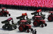 ببینید | تکنولوژی فوق پیشرفته کره شمالی؛ رونمایی از تراکتور راکت‌انداز!