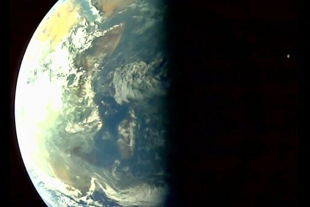 عکس جالب کاوشگر خورشیدی هند با زمین و ماه