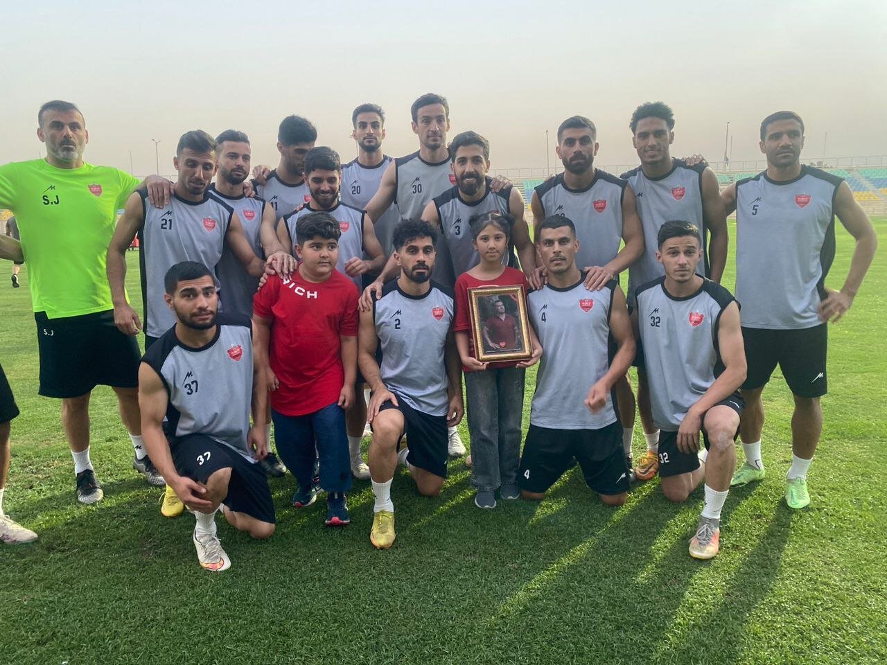 عکس| استقبال ویژه یحیی و پرسپولیسیها از دو مهمان تمرین