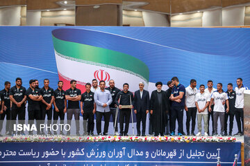 مراسم تجلیل از مدال‌آوران و قهرمانان ورزشی