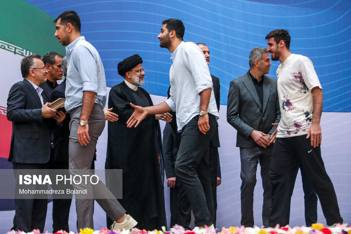مراسم تجلیل از مدال‌آوران و قهرمانان ورزشی