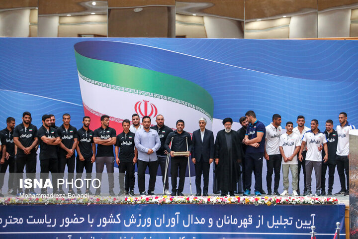 مراسم تجلیل از مدال‌آوران و قهرمانان ورزشی