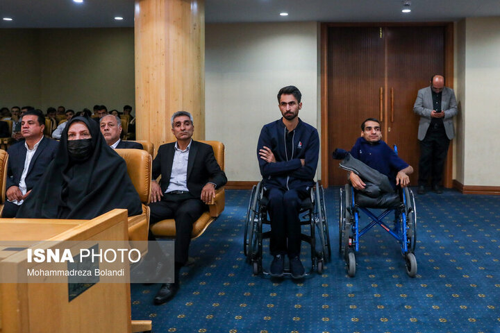 مراسم تجلیل از مدال‌آوران و قهرمانان ورزشی