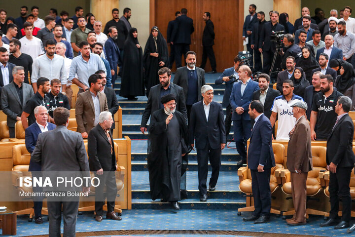 مراسم تجلیل از مدال‌آوران و قهرمانان ورزشی