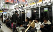 ببینید | آزار و اذیت و ژاپنی‌ها توسط یک مرد آمریکایی در متروی توکیو