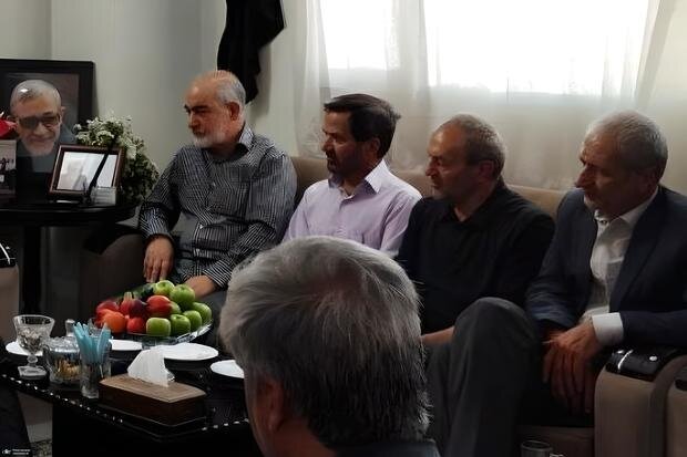 خانواده سردار صنیع خانی تنها نماندند /دردکشان به دیدار همسر و فرزندان سردار رفت+عکس