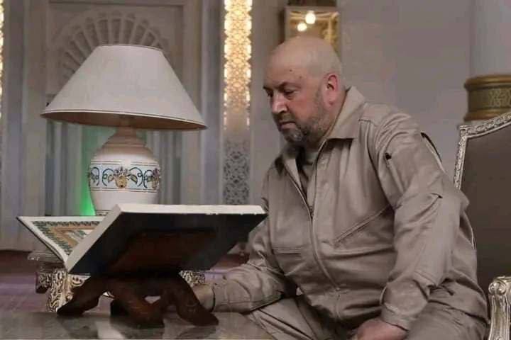 حضور عجیب ژنرال آخرالزمانی پوتین در الجزایر؛ سوروویکین قرآن میخواند؟/عکس