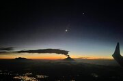نمای استثنایی ماه، ناهید و آتشفشان در یک قاب/ عکس