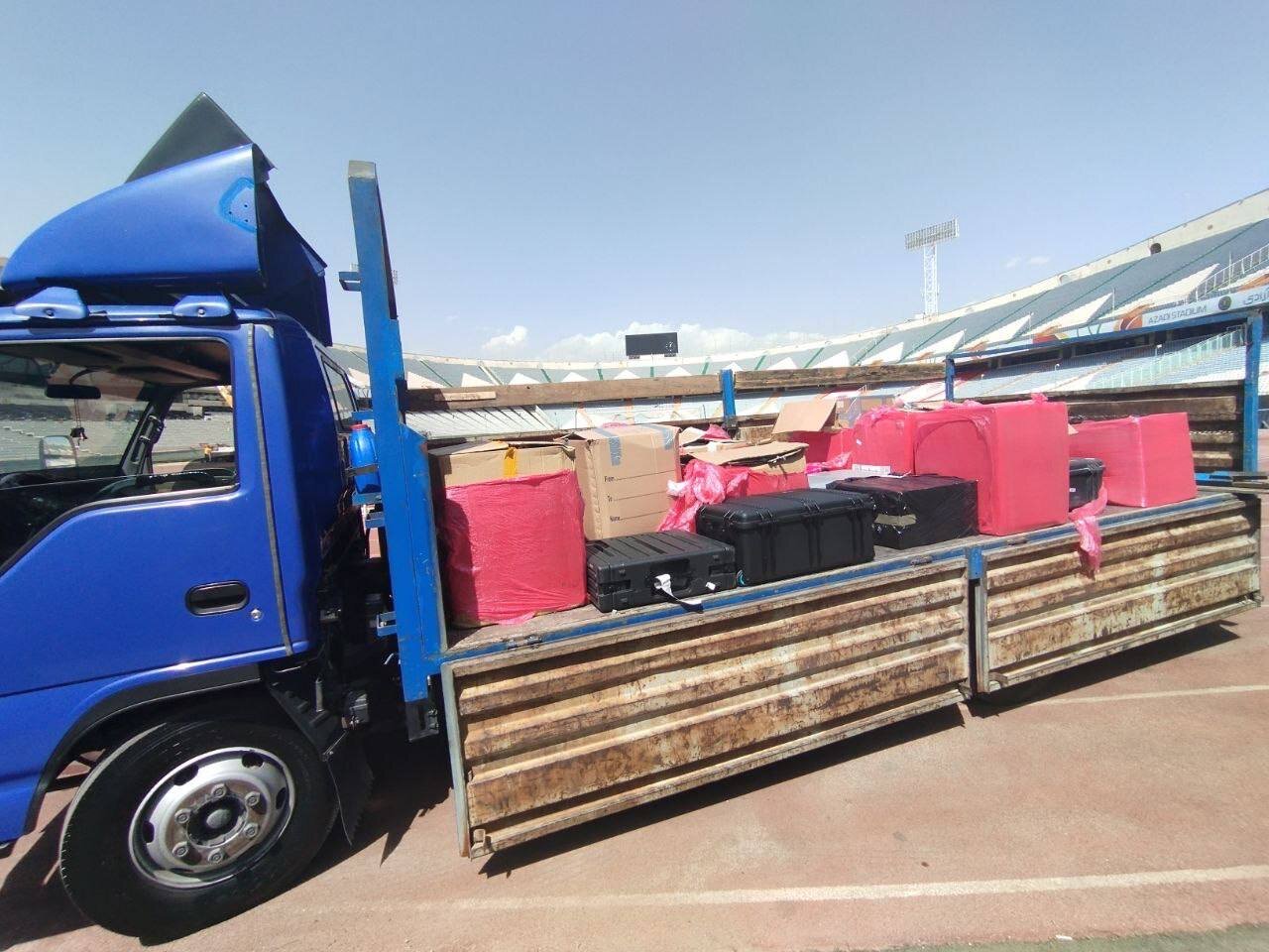 عکس| ورود تجهیزات VAR به ورزشگاه آزادی