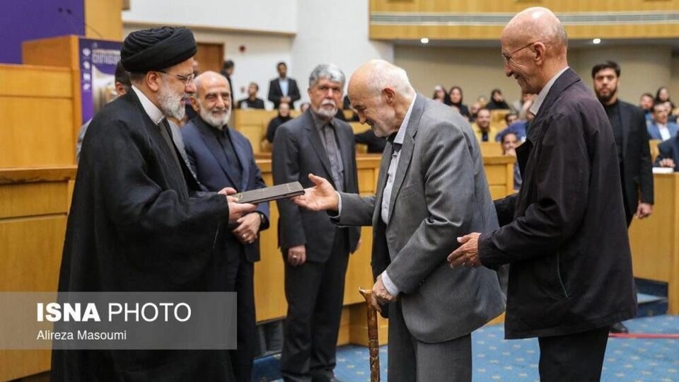 جنجال بر سر نامه توکلی ادامه دارد/ تهدید چهرهی رسانهای تقدیر شده به شکایت