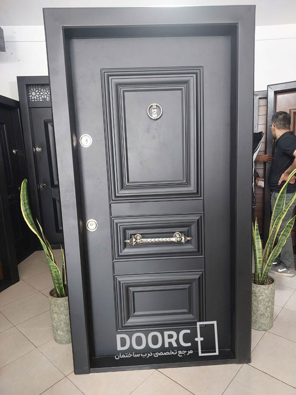 در ضدسرقت بخریم یا چوبی ساده؟