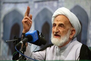 روحانی پرنفوذ حامی سرسخت انجمن حجتیه / لب های احمدی نژاد را بوسیدم چون از امام زمان نام برده بود / اگر بخواهد هاشمی روی کار بیاید من بمیرم و نبینم