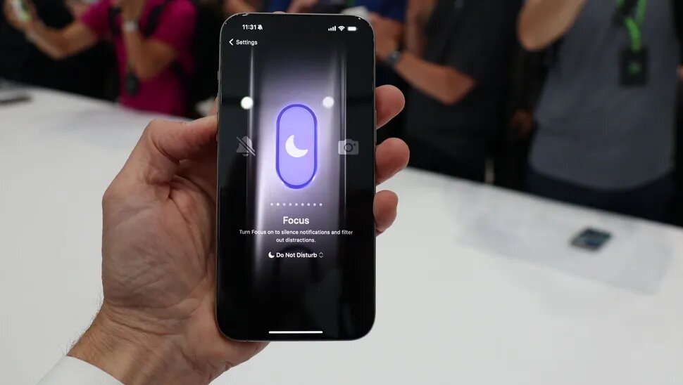 دکمه جادویی و همهفن حریف آیفون۱۵/ عکس