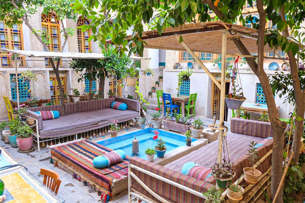 سفر اقتصادی و خانوادگی به اصفهان و شیراز