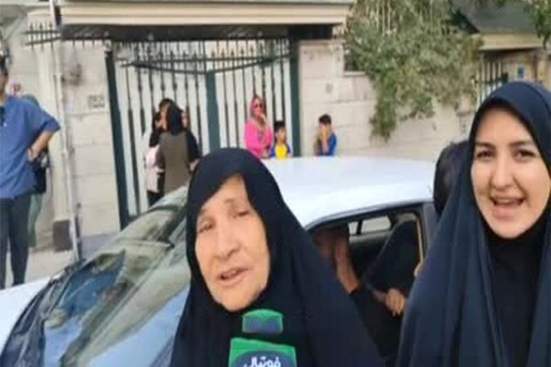 ببینید | صحبتهای جالب زن اصفهانی که برای دیدن رونالدو به تهران آمده است ببینید | صحبتهای جالب زن اصفهانی که برای دیدن رونالدو به تهران آمده است