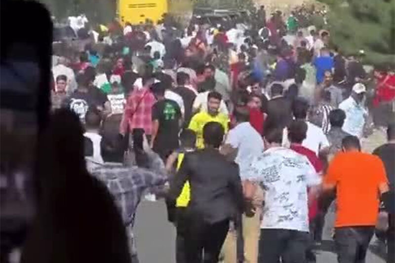 ببینید | ویدیوی صفحه هواداری رونالدو از دویدن طرفداران ایرانی پشت سر اتوبوس حامل کریس ببینید | ویدیوی صفحه هواداری رونالدو از دویدن طرفداران ایرانی پشت سر اتوبوس حامل کریس