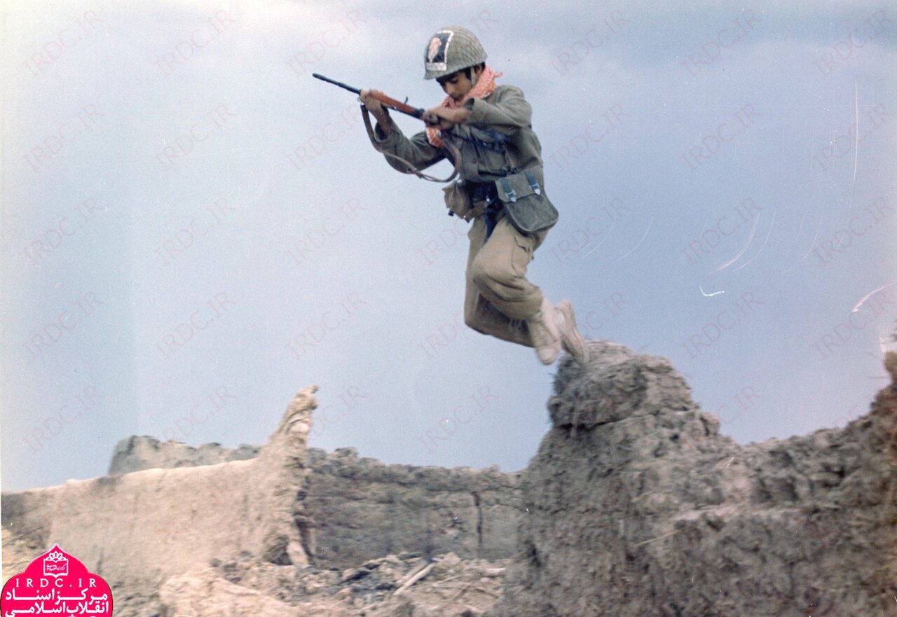 این عکس ها در تاریخ ماندگارند /نیروهای متفاوت در یک جنگ