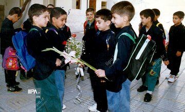 بازگشایی مدارس در دهه ۷۰