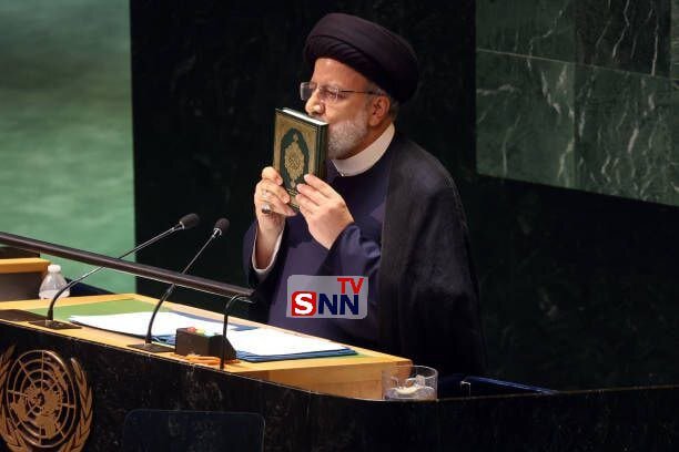 لحظه قرآن به دست گرفتن رییسی در سخنرانی مجمع عمومی سازمان ملل