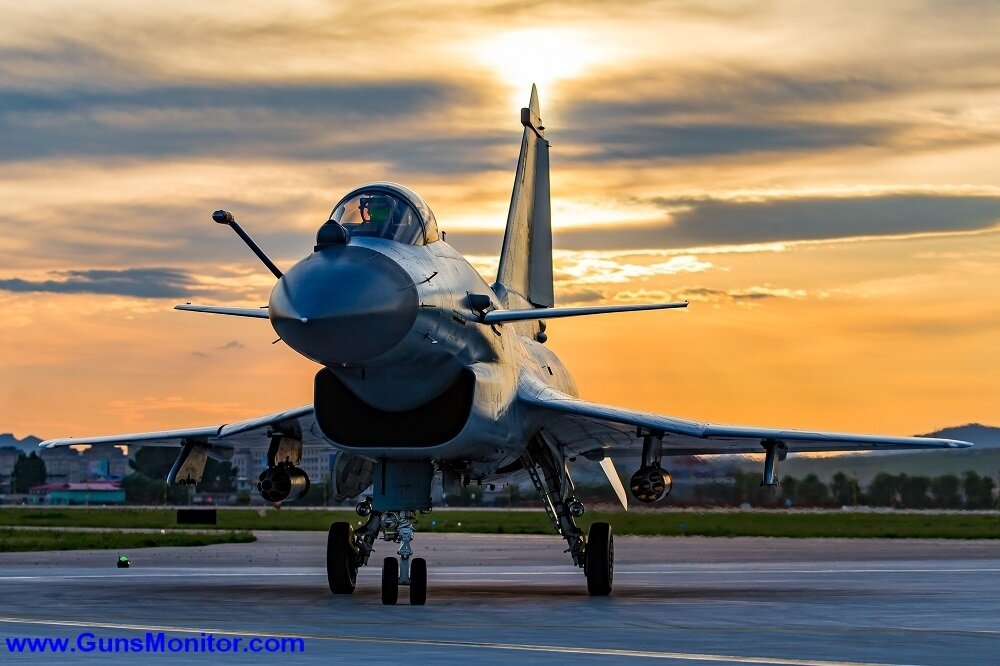 این جنگنده نسخه چینی F-16 آمریکایی است!/ عکس