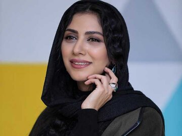 عکس | چشم‌های خیس و اشک‌های تلخ مونا فرجاد برای مرگ گربه‌اش!