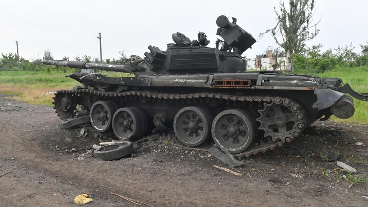 ببینید | لحظه نبرد ‌تن‌به‌تن تانک پیشرفته ارتش اوکراین با تانک مدرن روسیه