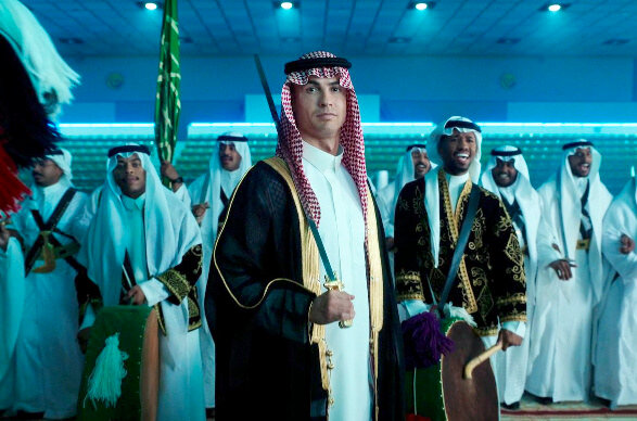 عکس| رقص عربی رونالدو با دشداشه و شمشیر!
