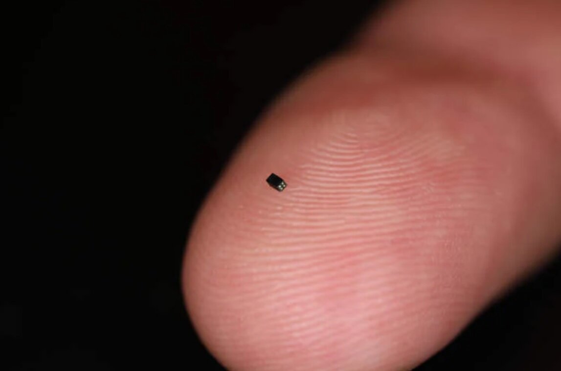 کوچکترین دوربین عکاسی دنیا/ عکس