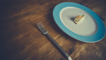 ۵ ترفند برای احساس سیری بیشتر با خوردن غذای کمتر