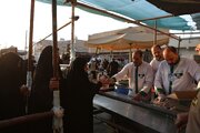میزبانی آستان قدس رضوی از زائران امام عسکری(ع) با ۷۰ خادم و ۱۲۰ هزار غذای متبرک