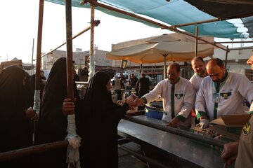 میزبانی آستان قدس رضوی از زائران امام عسکری(ع) با ۷۰ خادم و ۱۲۰ هزار غذای متبرک