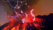 ببینید | تصاویری وحشتناک از فوران یک آتشفشان از نمایی نزدیک